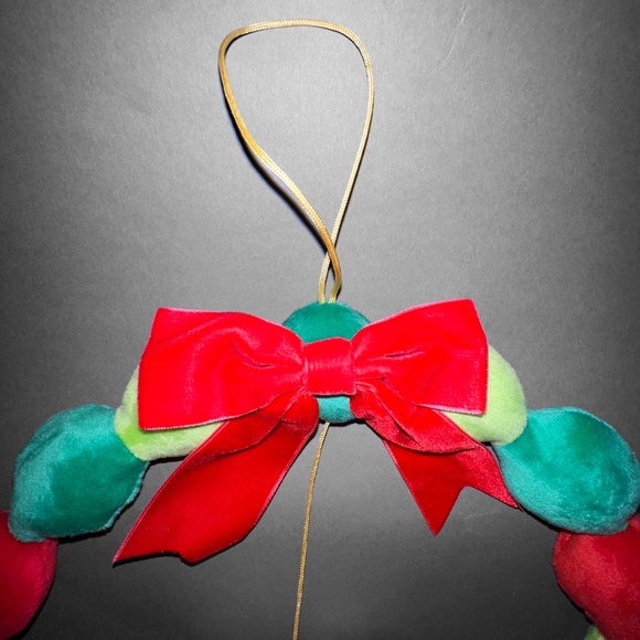 Hello Kitty Christmas Wreath - Picture 3 of 7